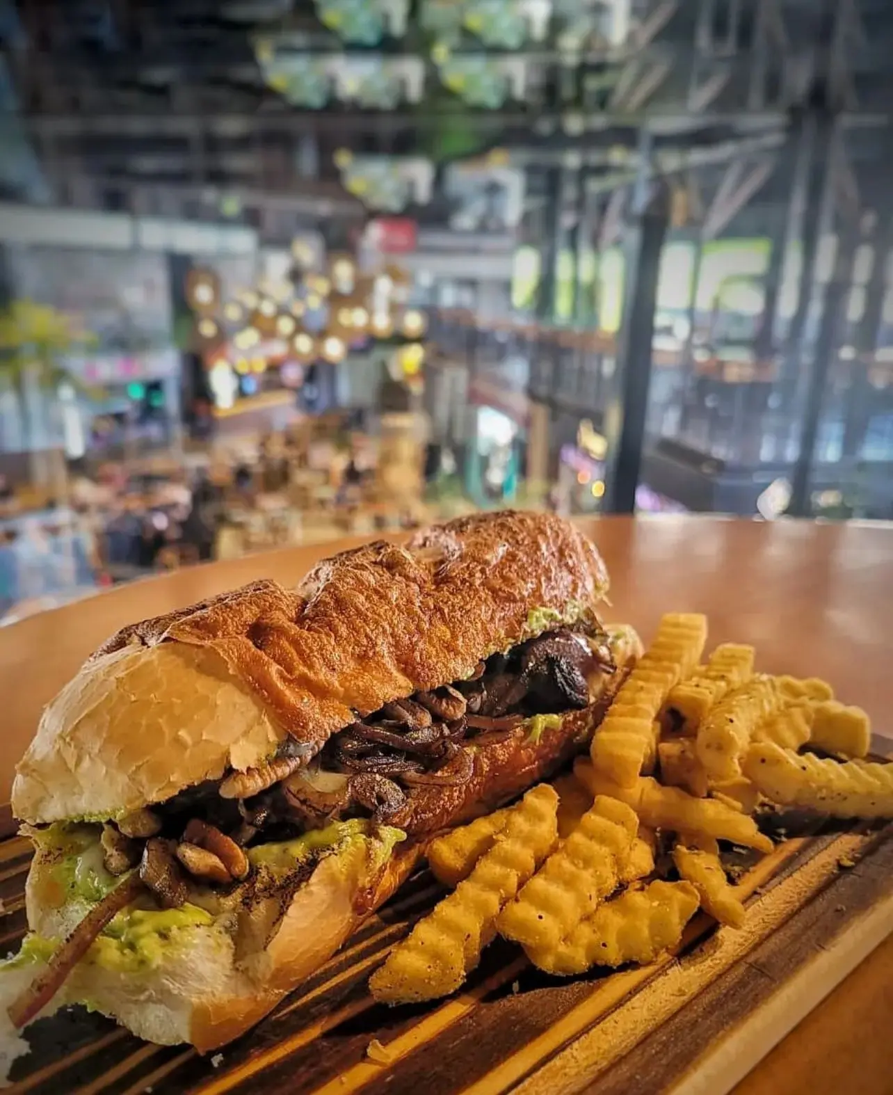Smoke'n fire: sanduíches com bebidas alcoólicas nas receitas conquistam os curitibanos