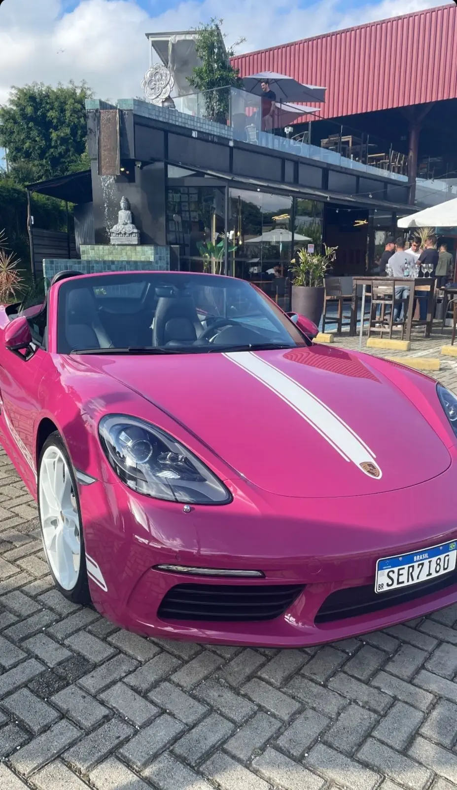 Souq recebe encontro de Porsches